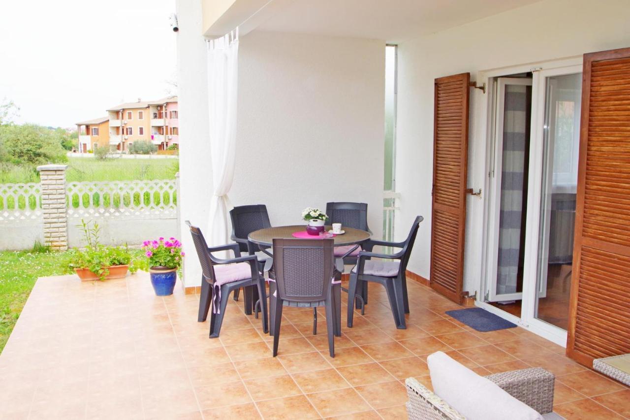 Apartment Suzi Valdebek Pola Esterno foto