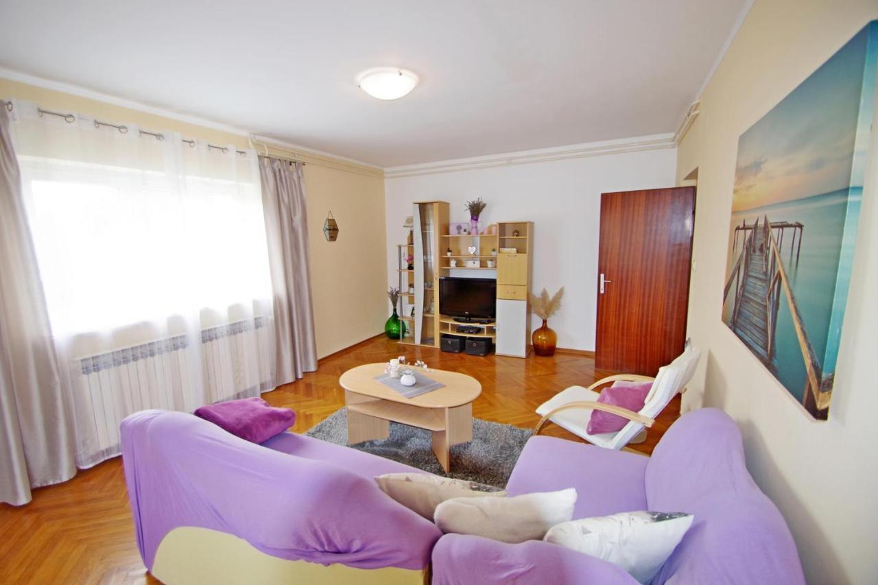 Apartment Suzi Valdebek Pola Esterno foto